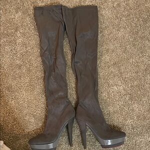 Elegant Gray Women's Heels size 7 Stiletto